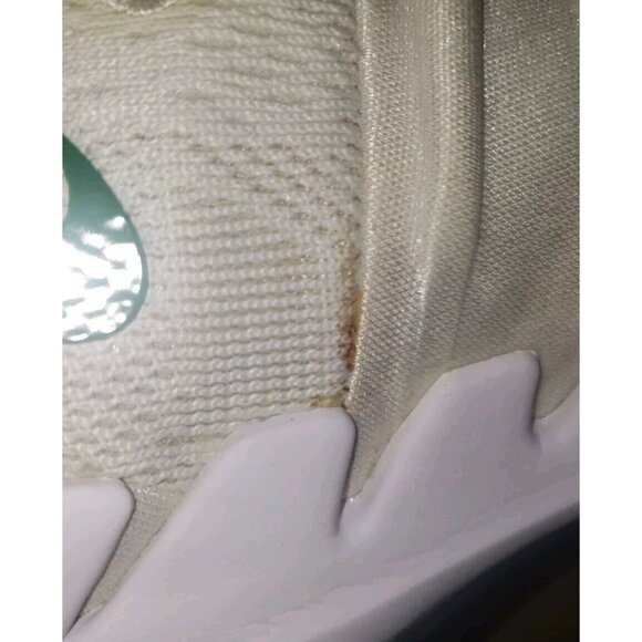 Nike Air Zoom Vapor Kyrie X Kyrgios White Gold Clover Green Men\'s Size 7.5 EUC